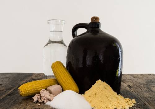 ингредиенты для приготовления самогона из кукурузы и бурбона