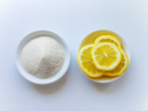 добавление сахара в лимонный сок